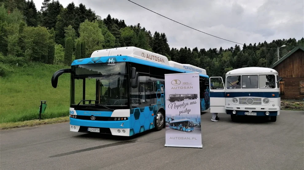 Od wagonów do autobusów 589